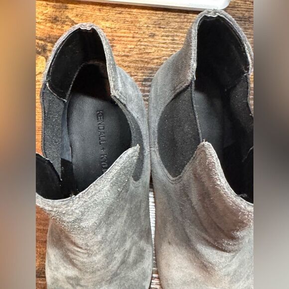 Kendall & Kylie Gray suede heeled booties size 7 - Picture 9 of 11